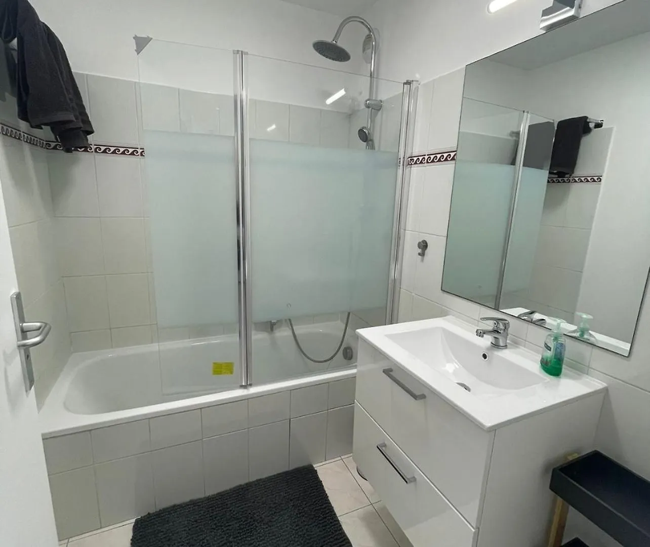 Apartment Studio Climatise - Port Frejus, Plage A 250M